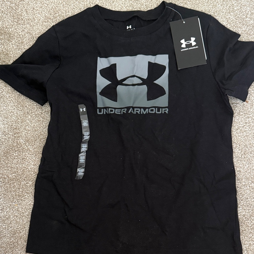 Boys XS Under Armour Black T-Shirt